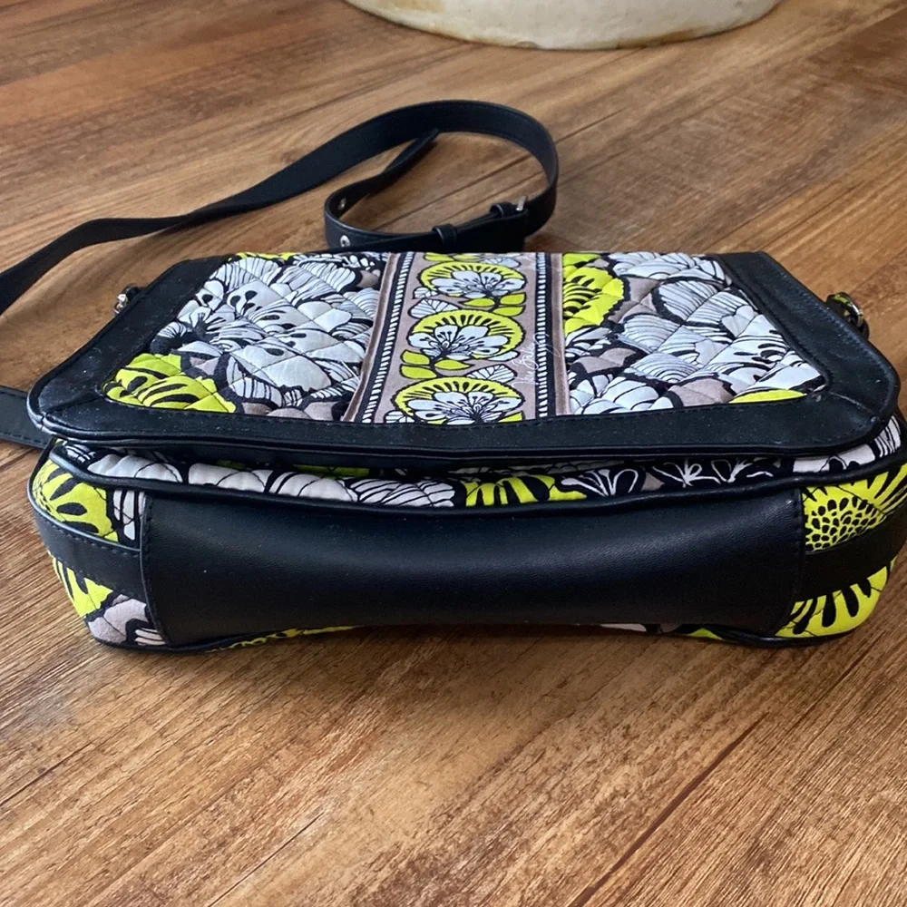 Vera Bradley black, white, & yellow floral crossbody purse